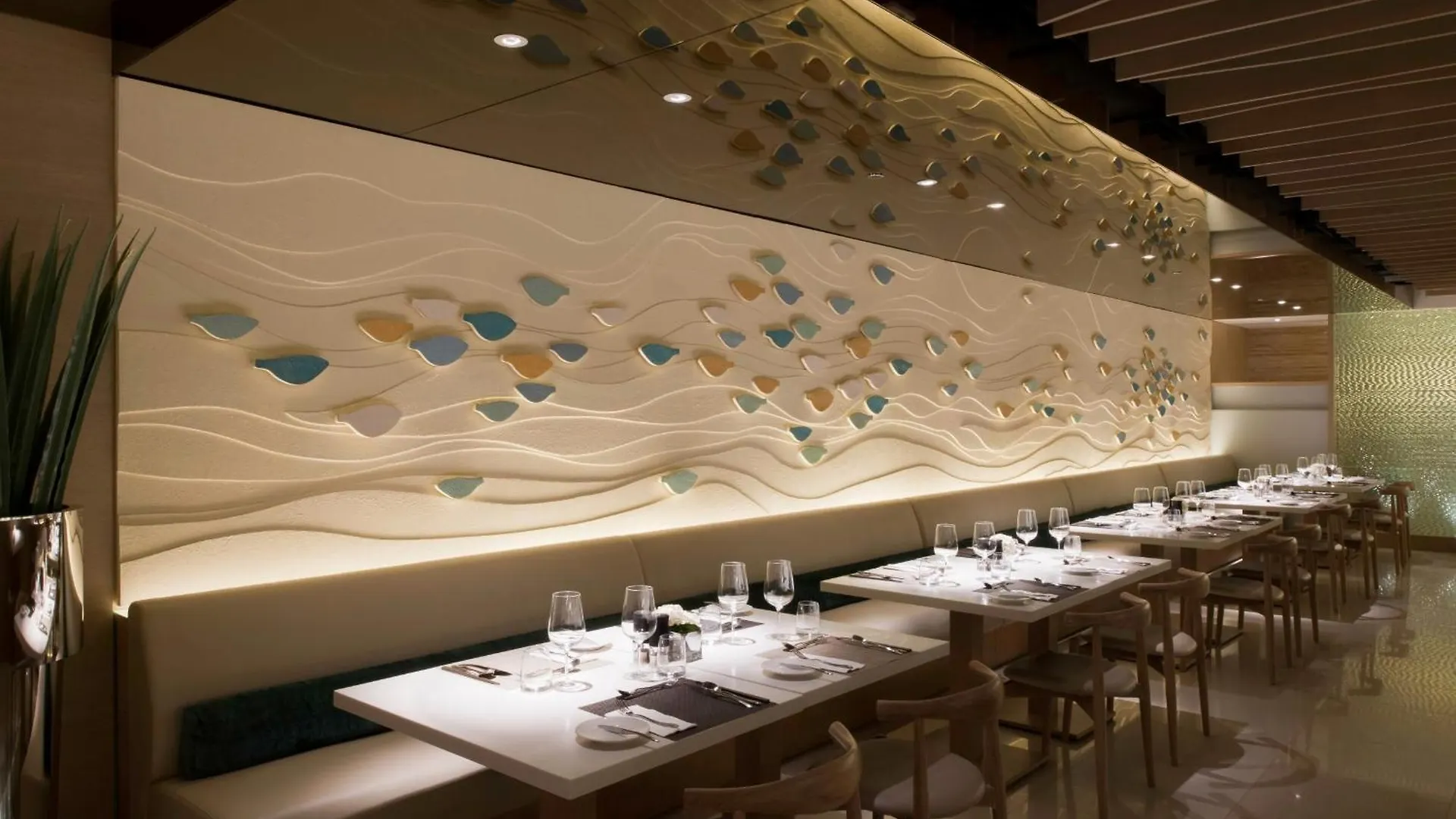 Nina Hotel Island South Hongkong 4*,  Chiny